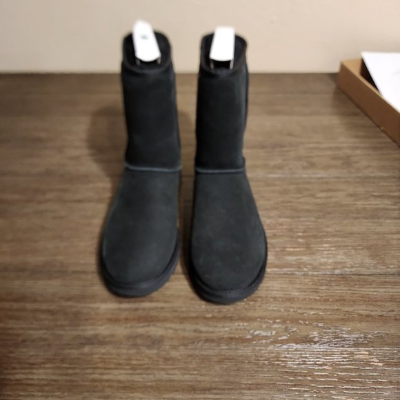 UGG Womens Classic Short II, NWT Black Size 11 - Picture 2 of 12